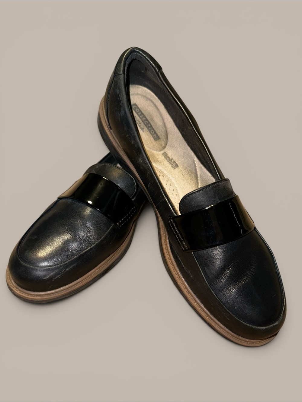 Clarks Women’s Black Leather‎ Loafers with Tan Cushion Insole Size 8